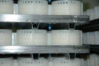 Fabrication du fromage - Egouttage du petit-lait en faisselle